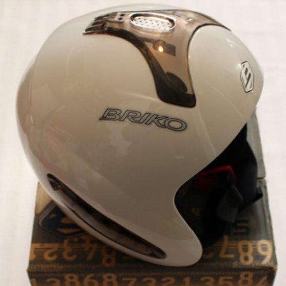 White Helmet - Picture 7 of 11